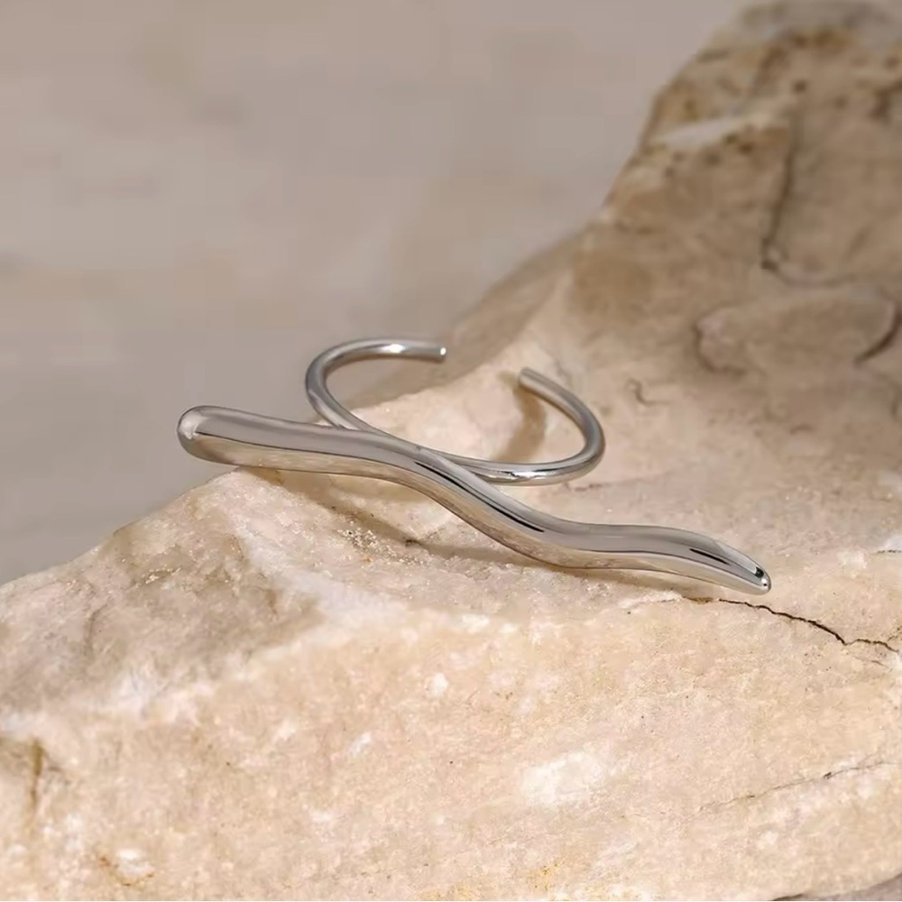 Silver Ripple Lines Ring - Picture 4 of 7